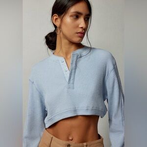 EXCELLENT BDG DANNY CROPPED WAFFLE KNIT HENLEY TOP, BLUE, SIZE X-LARGE